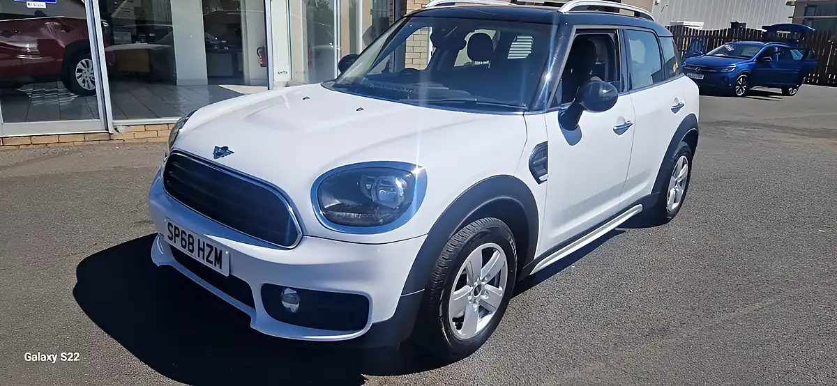 Used 2018 MINI Countryman Cooper White - Interior and Exterior details 12