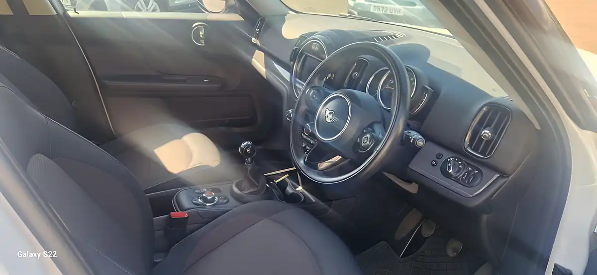 Used 2018 MINI Countryman Cooper White - Interior and Exterior details 20