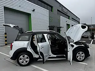 Used 2018 MINI Countryman Cooper White - Interior and Exterior details 11
