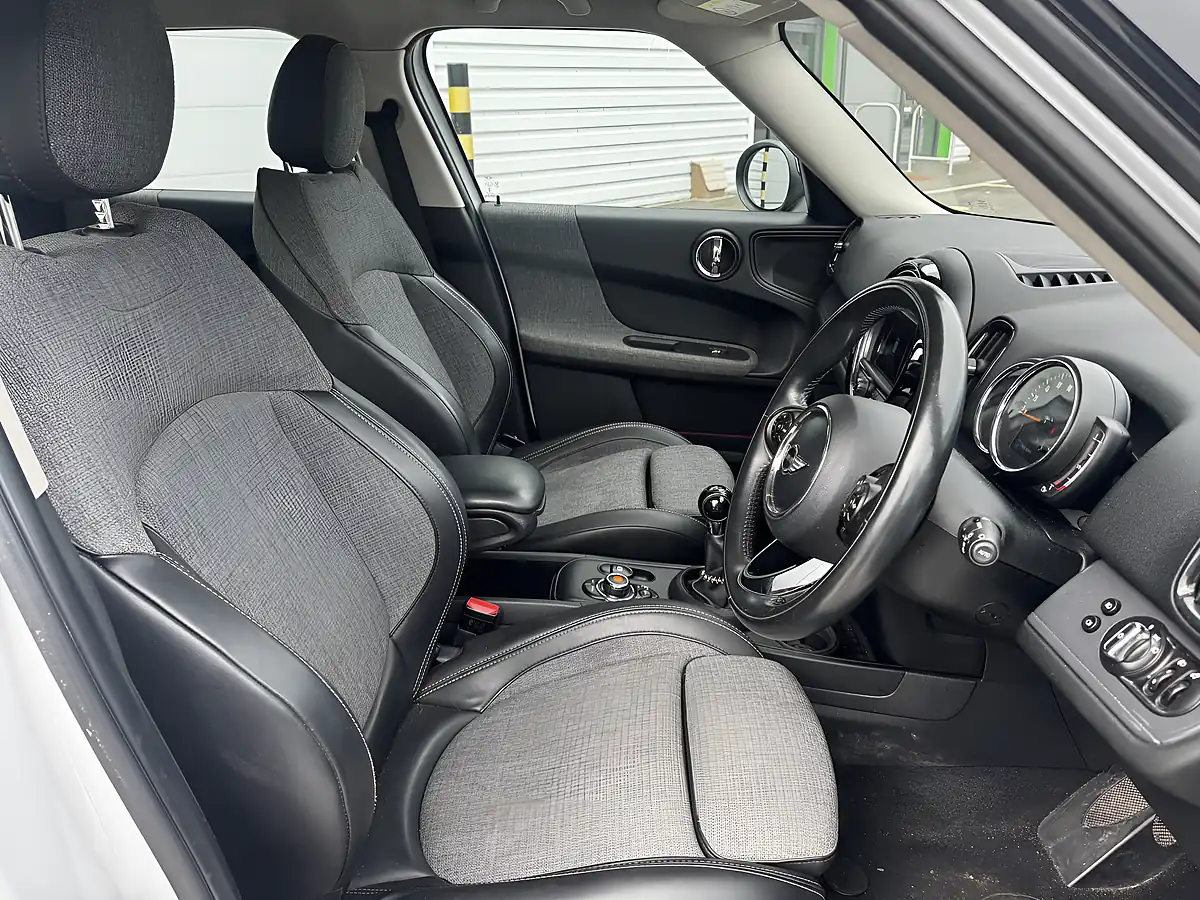 Used 2018 MINI Countryman Cooper White - Interior and Exterior details 12