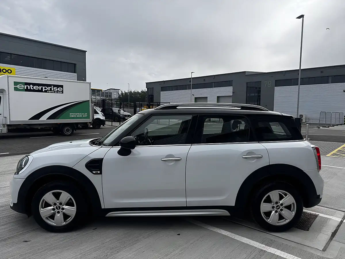 Used 2018 MINI Countryman Cooper White - Interior and Exterior details 9