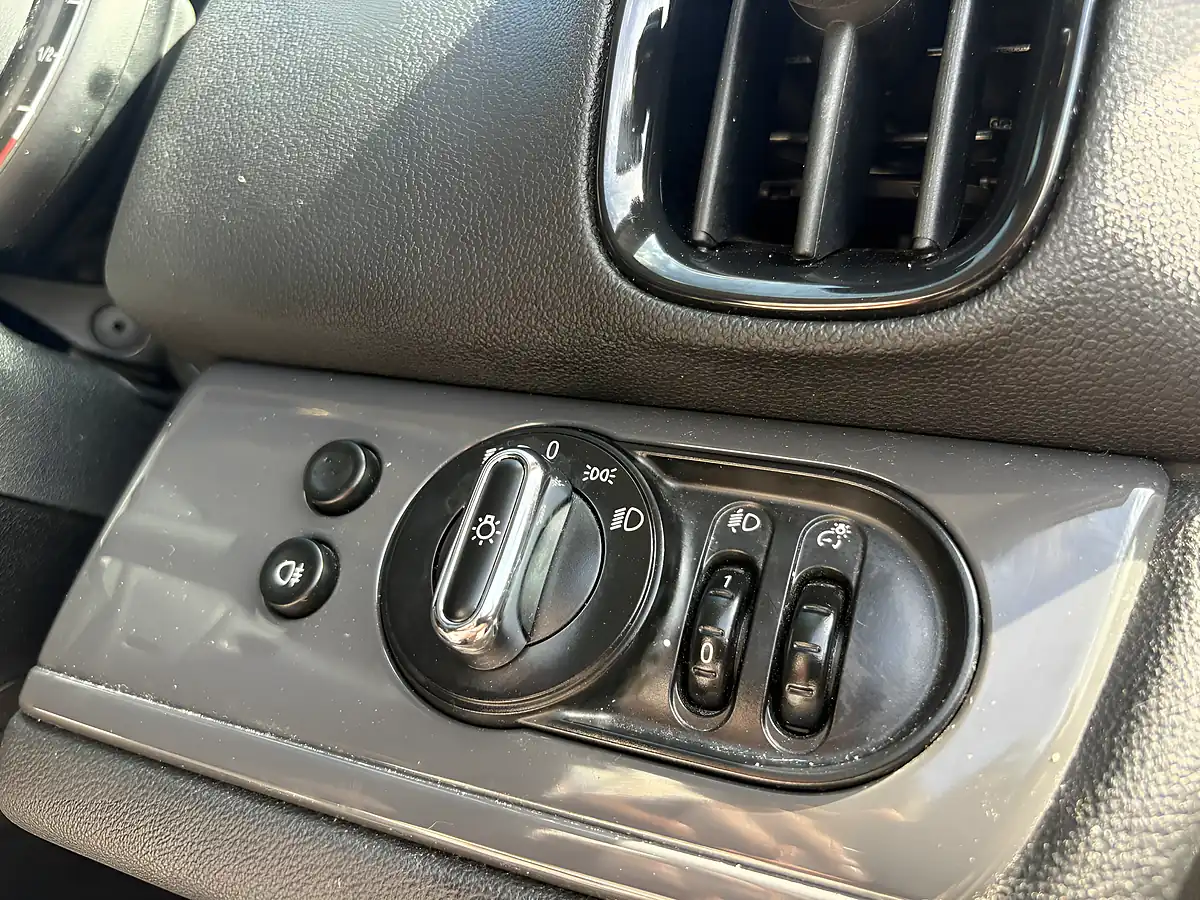 Used 2018 MINI Countryman Cooper White - Interior and Exterior details 12