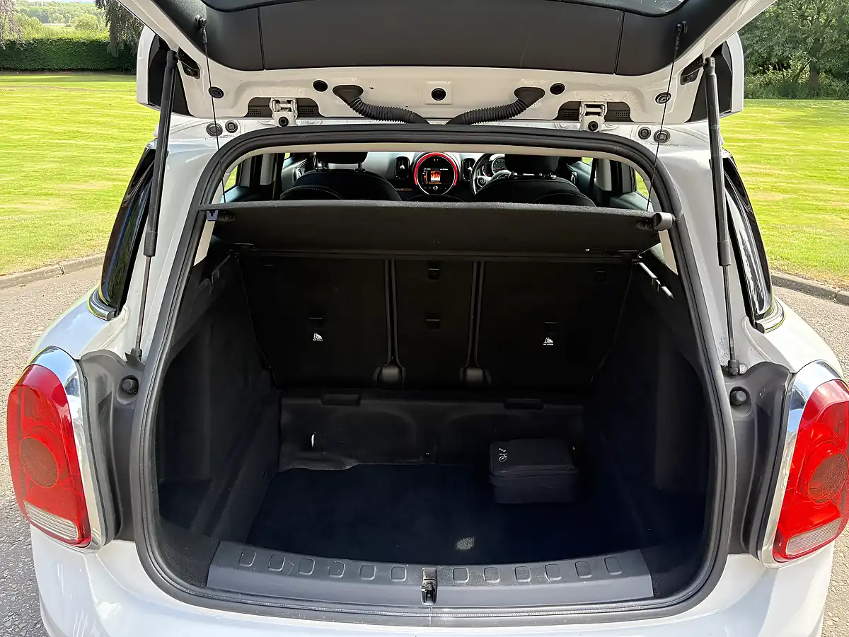 Used 2018 MINI Countryman Cooper White - Interior and Exterior details 15