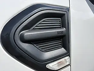 Used 2018 MINI Countryman Cooper White - Interior and Exterior details 5