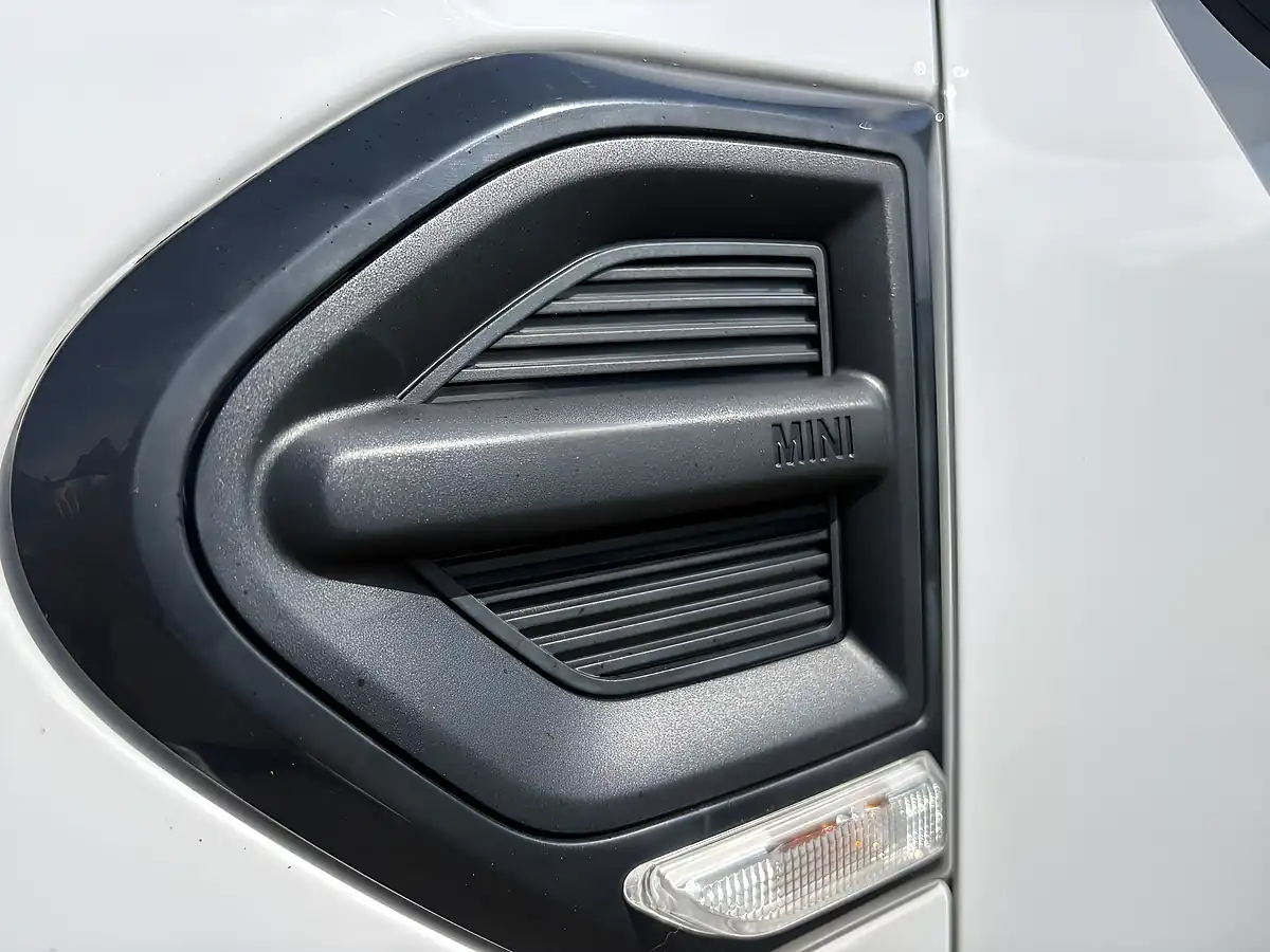 Used 2018 MINI Countryman Cooper White - Interior and Exterior details 5