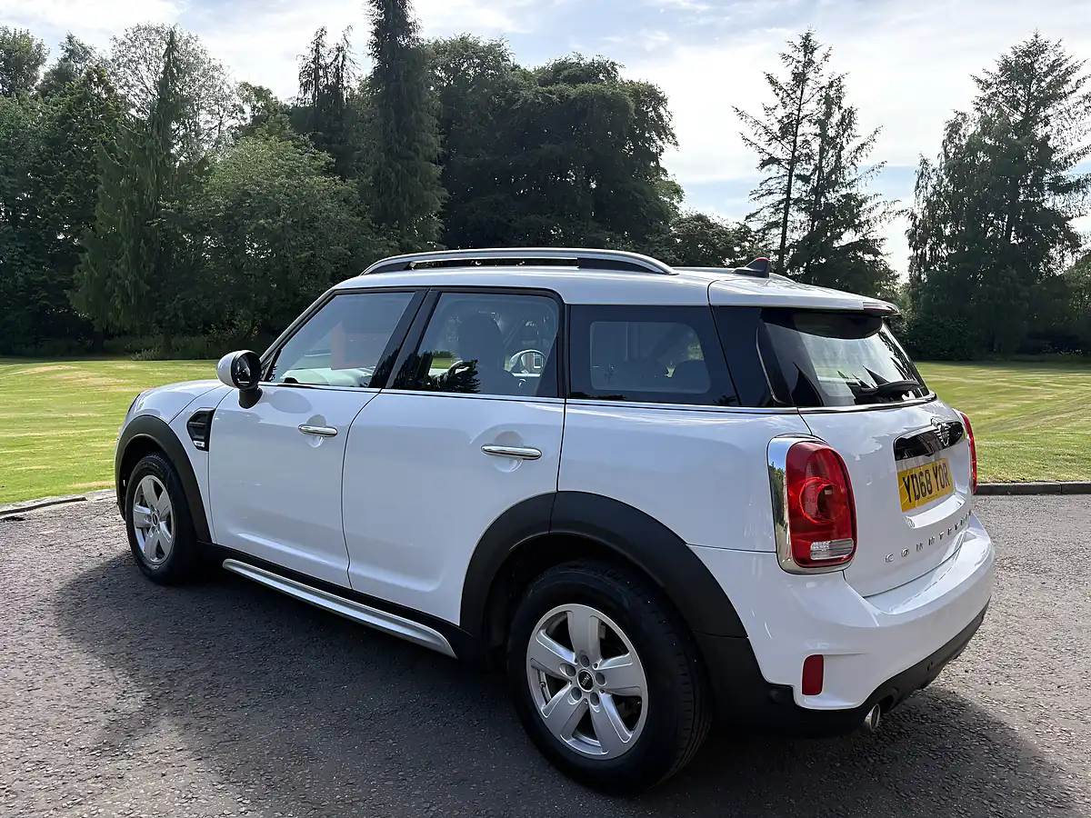Used 2018 MINI Countryman Cooper White - Interior and Exterior details 7