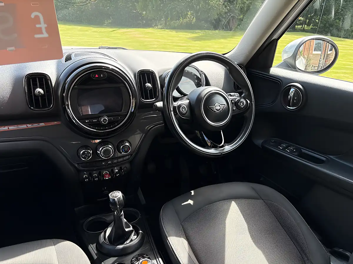 Used 2018 MINI Countryman Cooper White - Interior and Exterior details 8