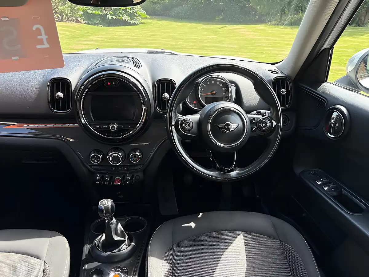 Used 2018 MINI Countryman Cooper White - Interior and Exterior details 9