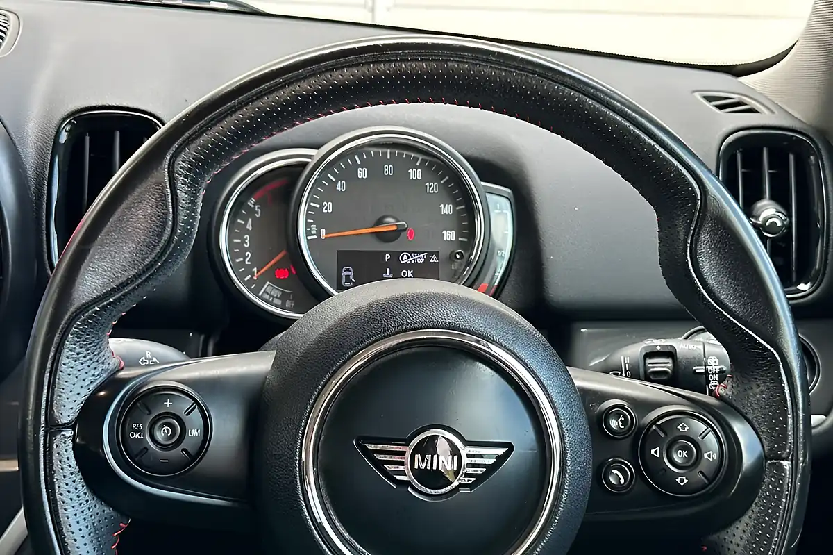 Used 2018 MINI Countryman Cooper White - Interior and Exterior details 10