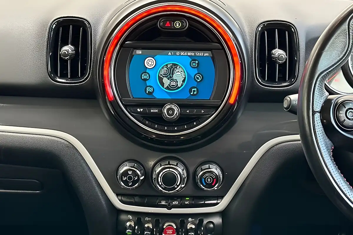 Used 2018 MINI Countryman Cooper White - Interior and Exterior details 12