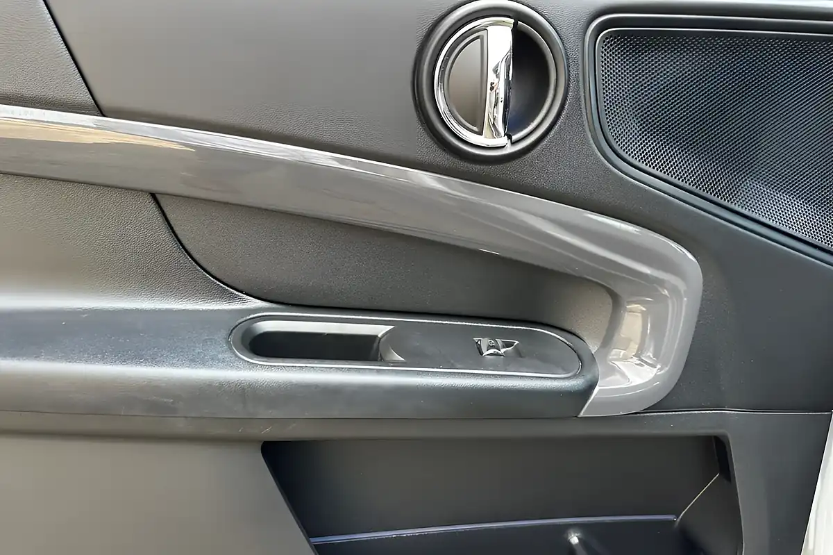Used 2018 MINI Countryman Cooper White - Interior and Exterior details 13