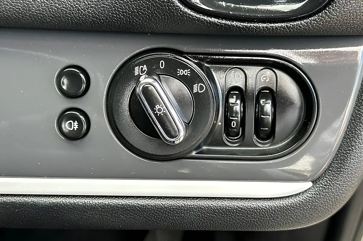 Used 2018 MINI Countryman Cooper White - Interior and Exterior details 17