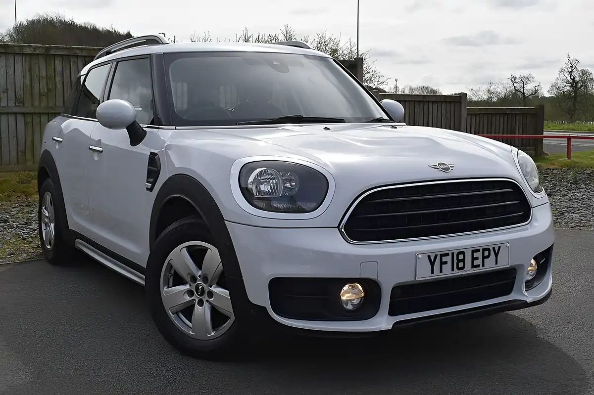 Used 2018 MINI Countryman Cooper White - Front View