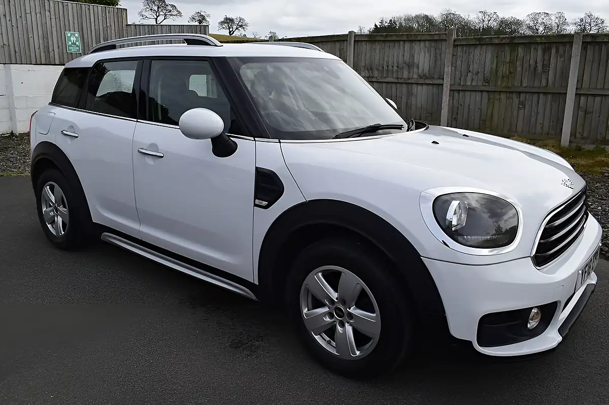 Used 2018 MINI Countryman Cooper White - Interior and Exterior details 13