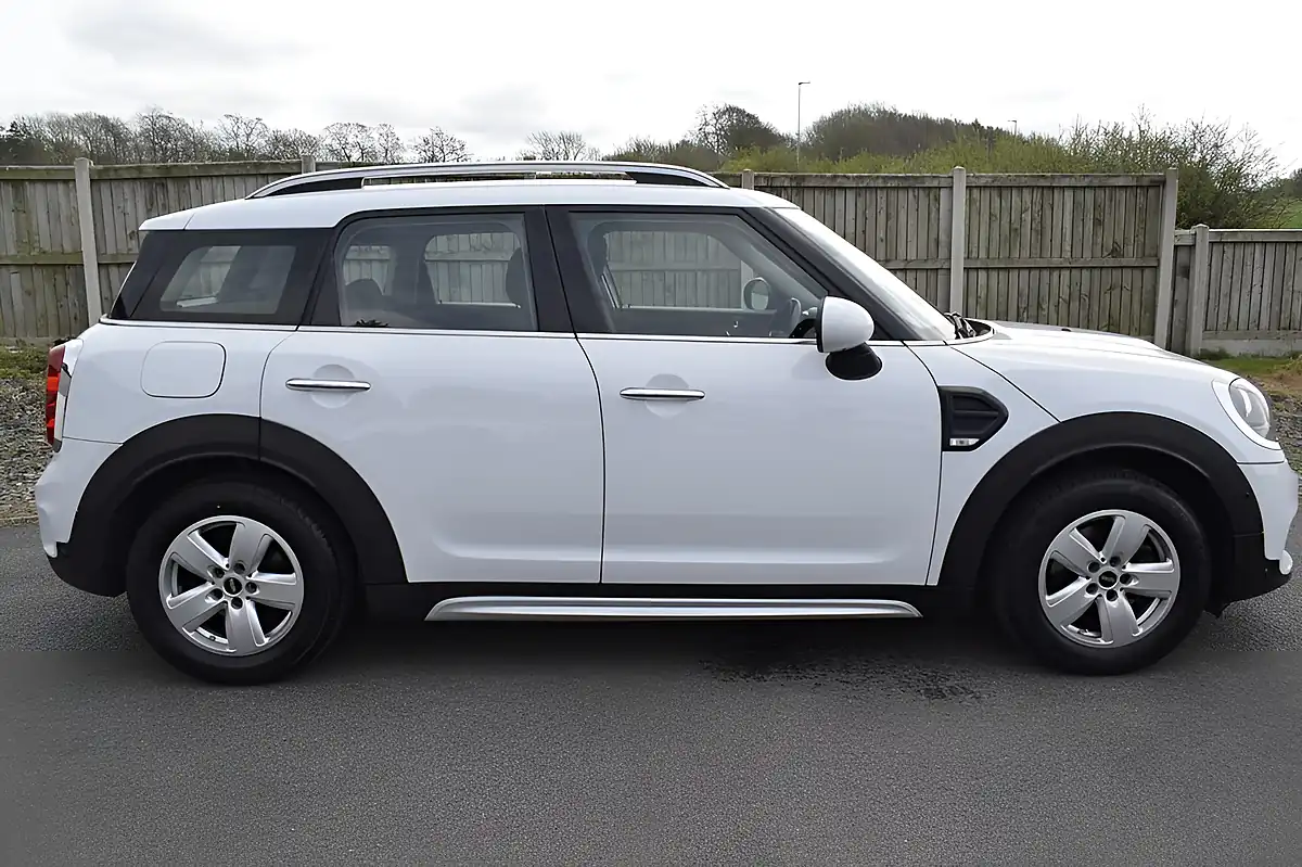 Used 2018 MINI Countryman Cooper White - Interior and Exterior details 15