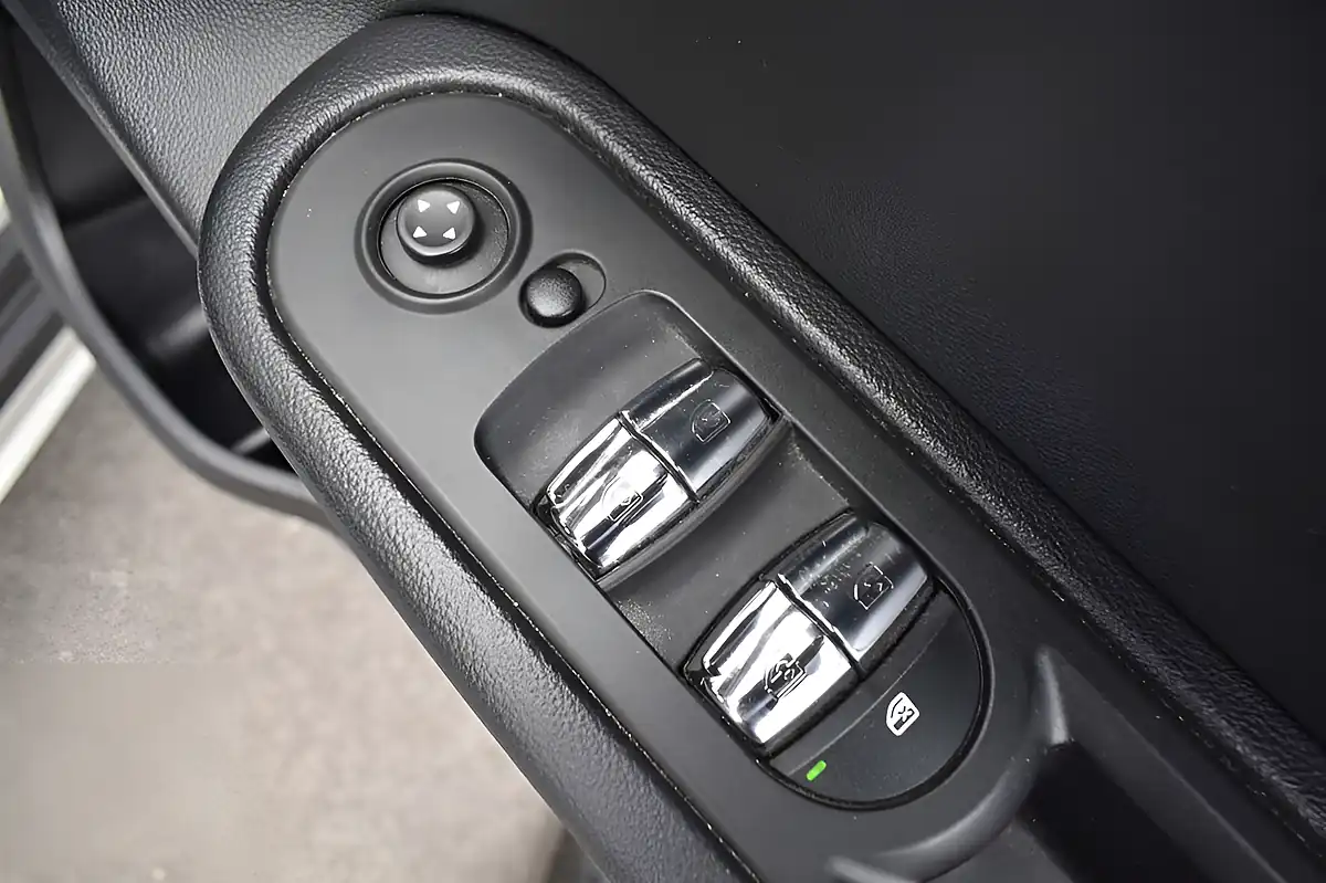 Used 2018 MINI Countryman Cooper White - Interior and Exterior details 19
