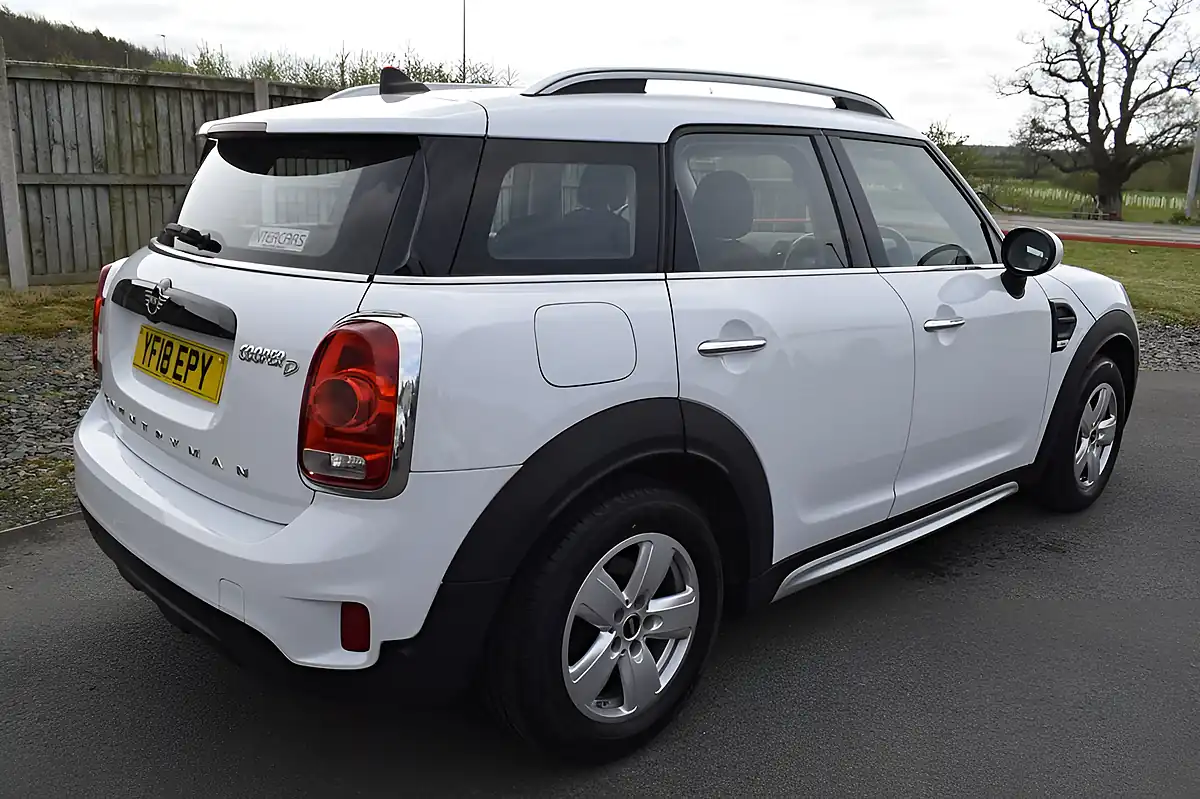 Used 2018 MINI Countryman Cooper White - Interior and Exterior details 20