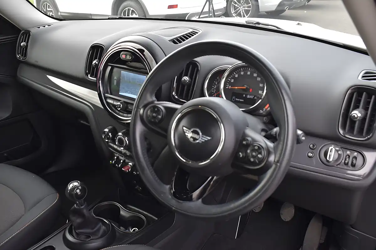 Used 2018 MINI Countryman Cooper White - Interior and Exterior details 9