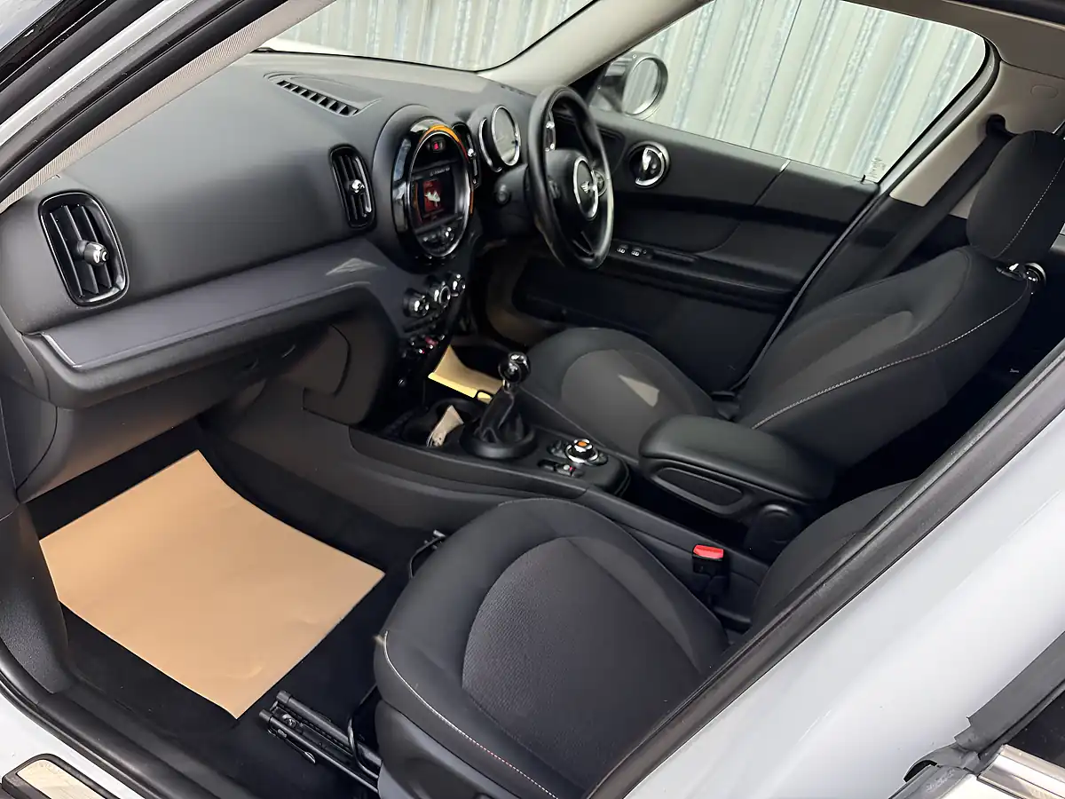 Used 2018 MINI Countryman White - Interior and Exterior details 10