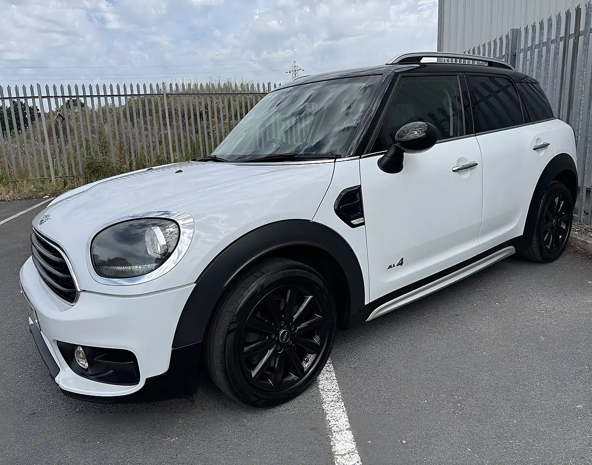 Used 2018 MINI Countryman White - Interior and Exterior details 2