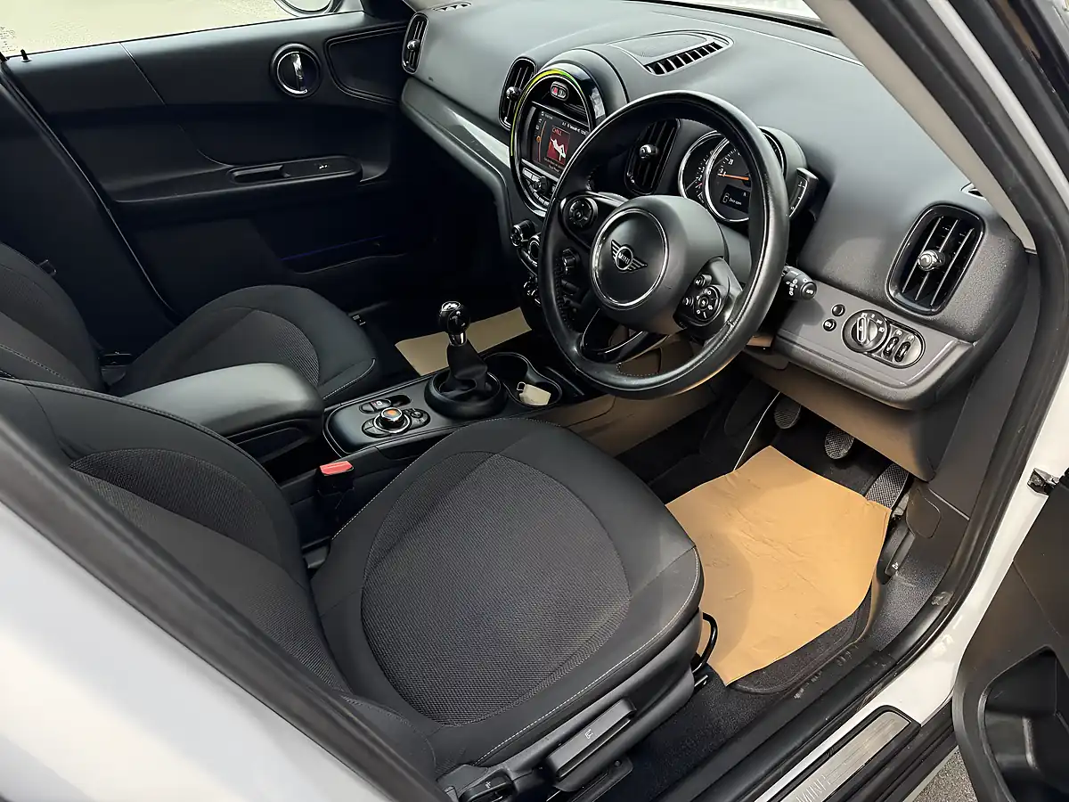 Used 2018 MINI Countryman White - Interior and Exterior details 9