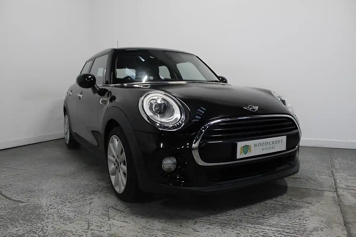 Used 2018 MINI Hatch Cooper Black - Front View
