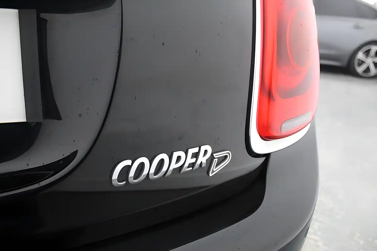 Used 2018 MINI Hatch Cooper Black - Interior and Exterior details 10