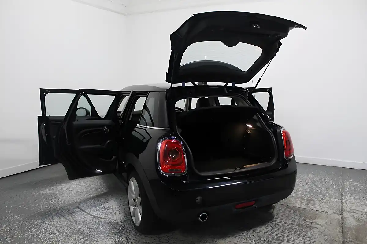 Used 2018 MINI Hatch Cooper Black - Interior and Exterior details 11