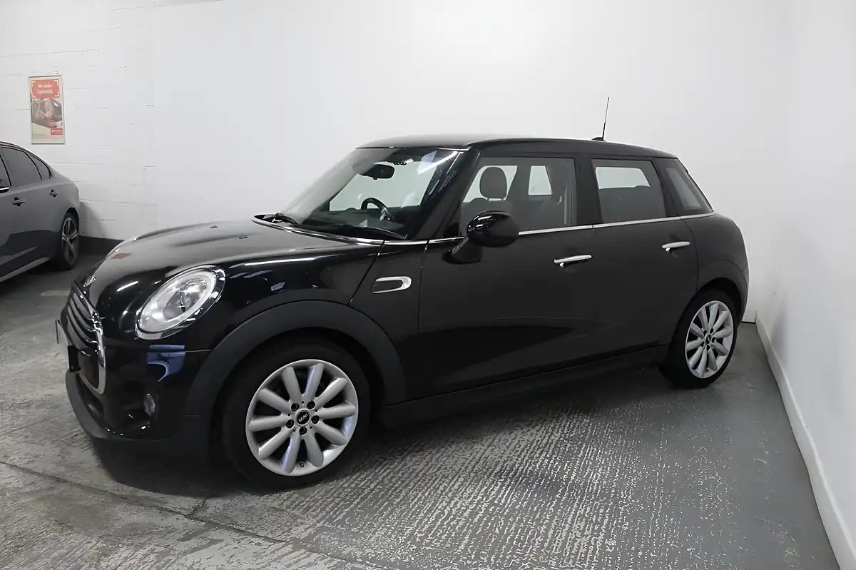 Used 2018 MINI Hatch Cooper Black - Interior and Exterior details 2