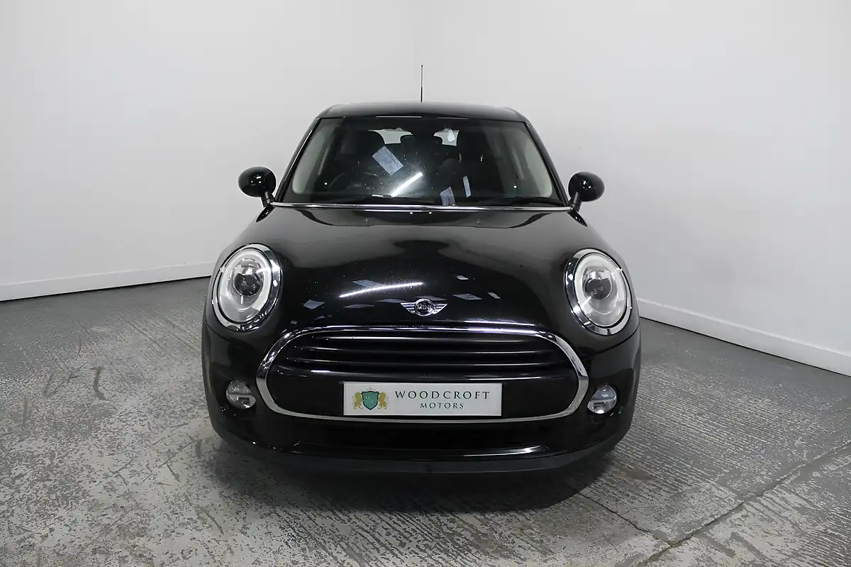 Used 2018 MINI Hatch Cooper Black - Interior and Exterior details 4