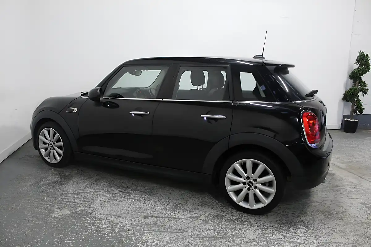 Used 2018 MINI Hatch Cooper Black - Interior and Exterior details 6