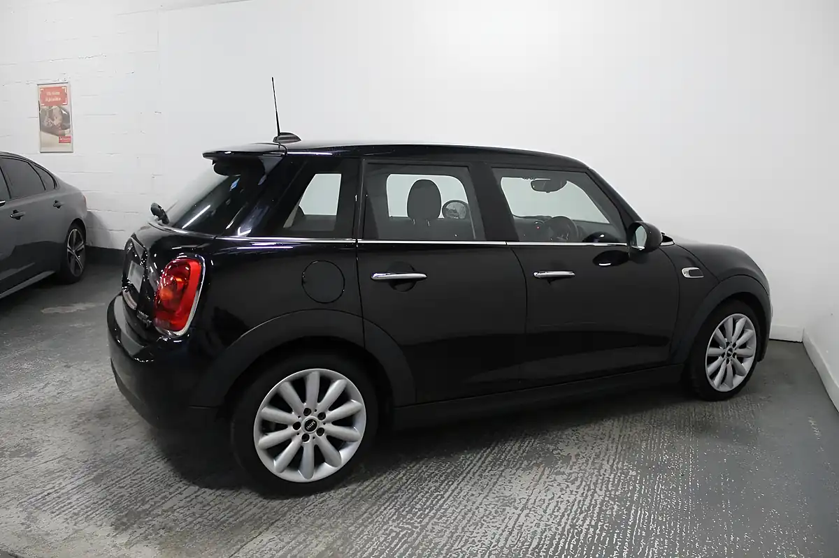 Used 2018 MINI Hatch Cooper Black - Interior and Exterior details 7