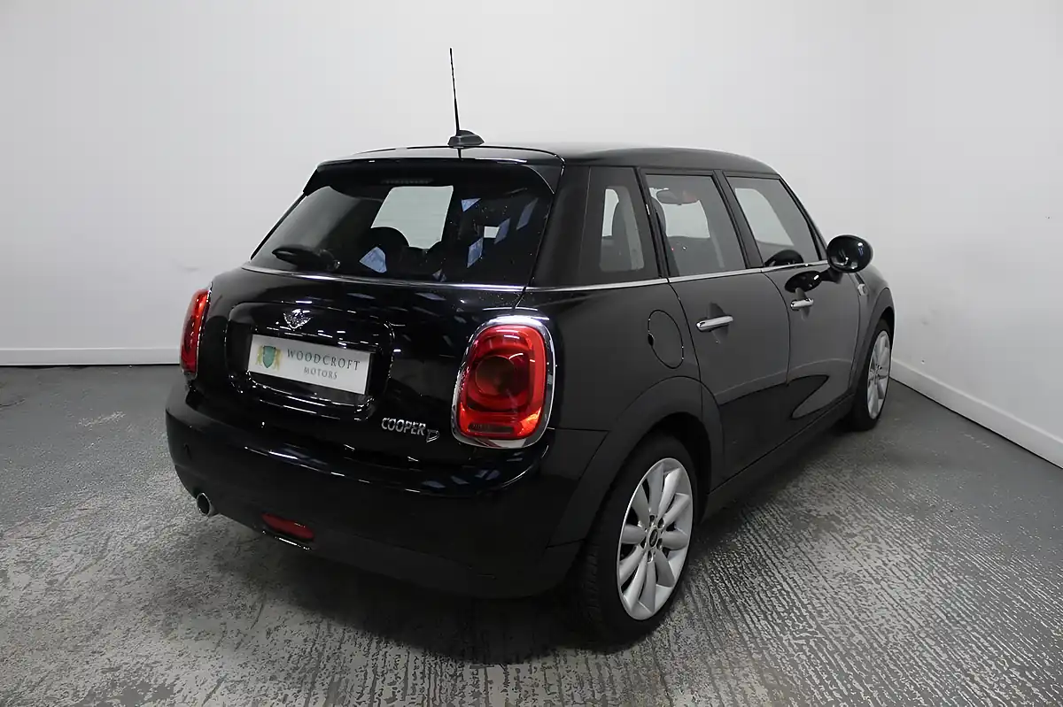 Used 2018 MINI Hatch Cooper Black - Interior and Exterior details 9