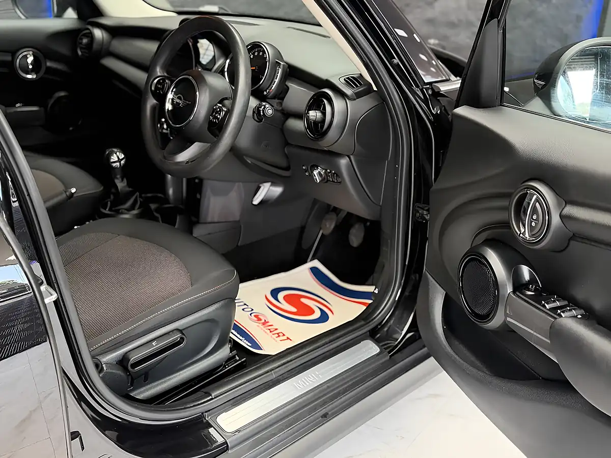 Used 2018 MINI Hatch Cooper Black - Interior and Exterior details 13