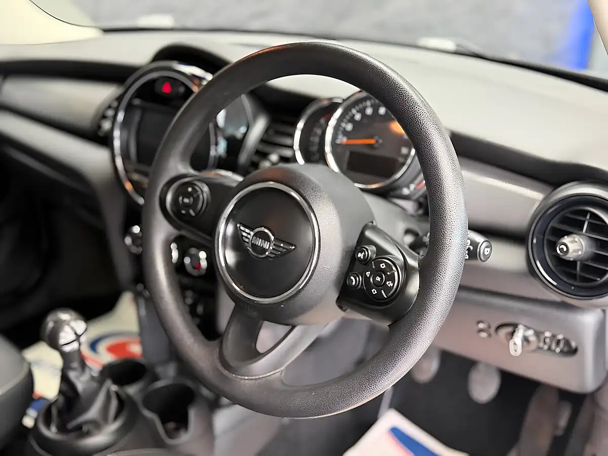 Used 2018 MINI Hatch Cooper Black - Interior and Exterior details 15