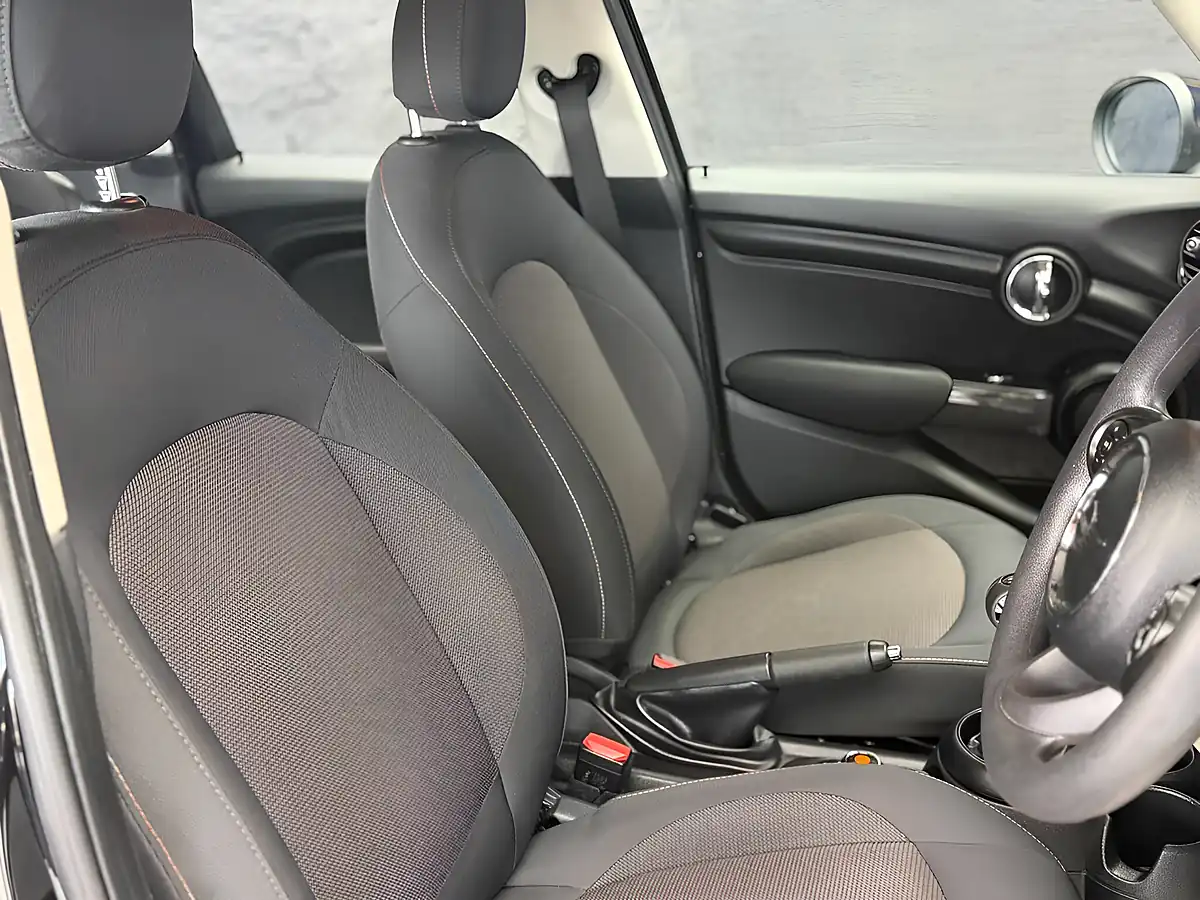 Used 2018 MINI Hatch Cooper Black - Interior and Exterior details 16