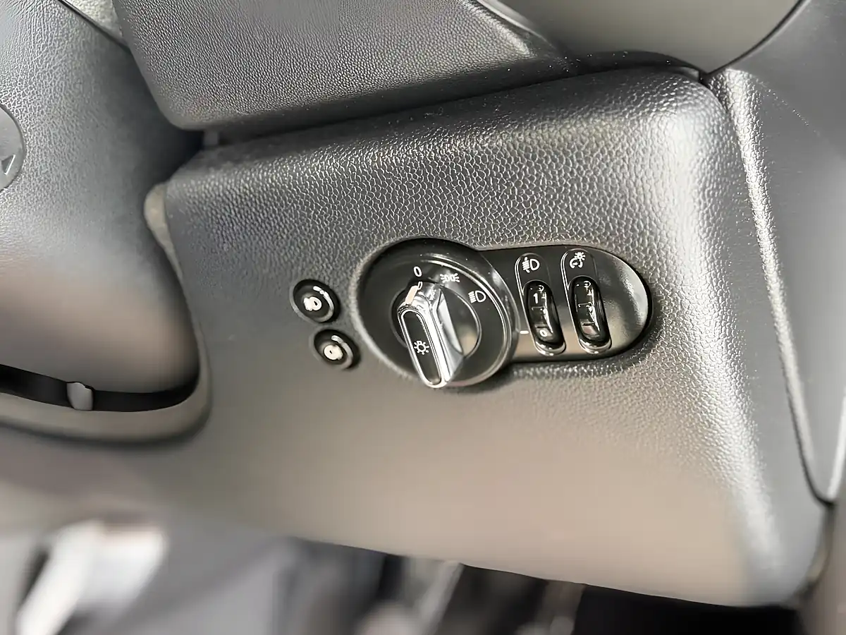 Used 2018 MINI Hatch Cooper Black - Interior and Exterior details 17