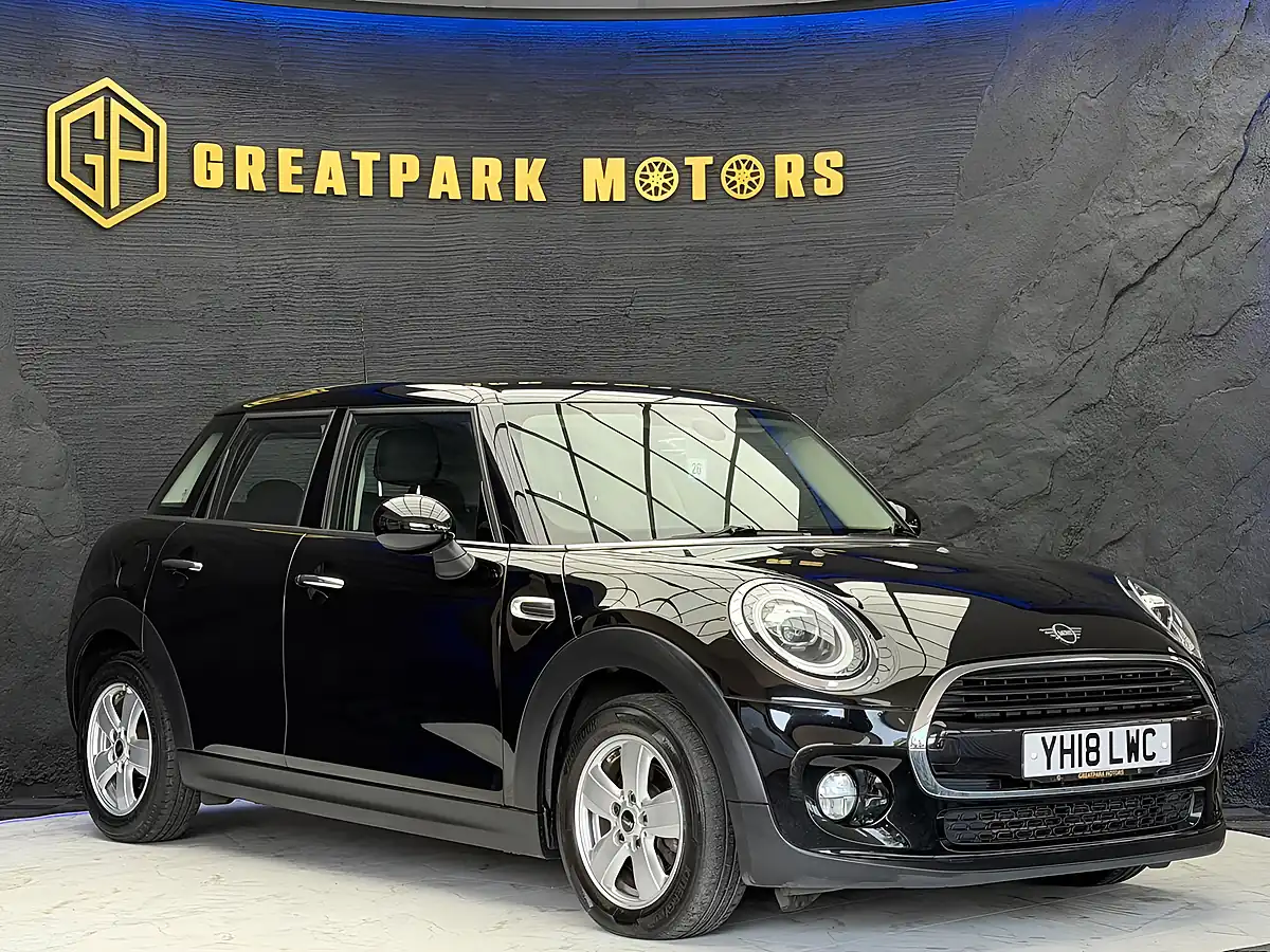 Used 2018 MINI Hatch Cooper Black - Interior and Exterior details 3