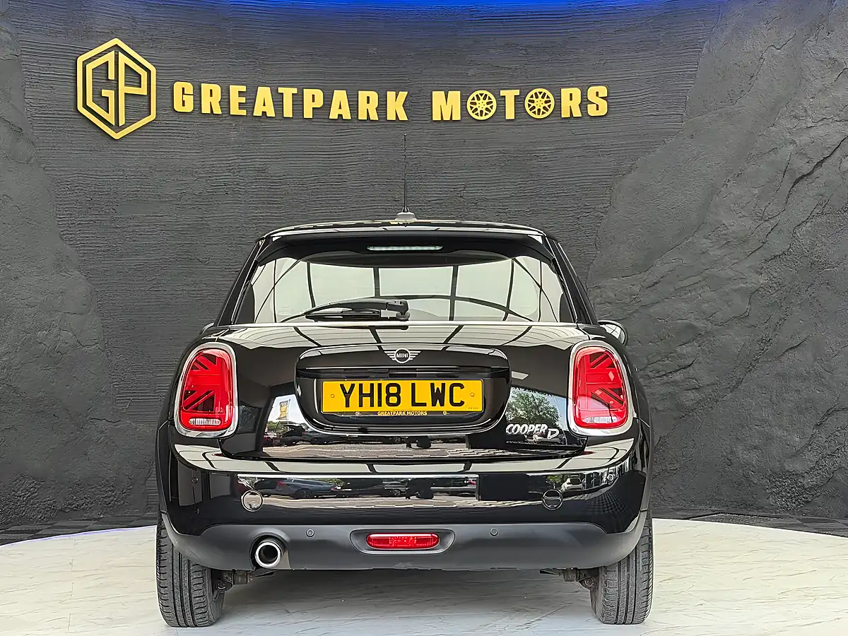 Used 2018 MINI Hatch Cooper Black - Interior and Exterior details 6