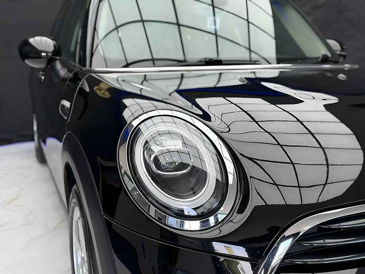 Used 2018 MINI Hatch Cooper Black - Interior and Exterior details 9