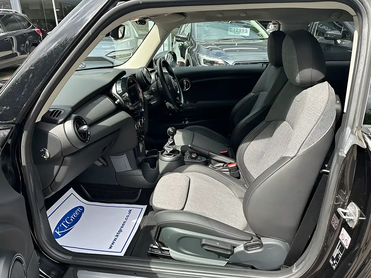 Used 2018 MINI Hatch Cooper Black - Interior and Exterior details 11
