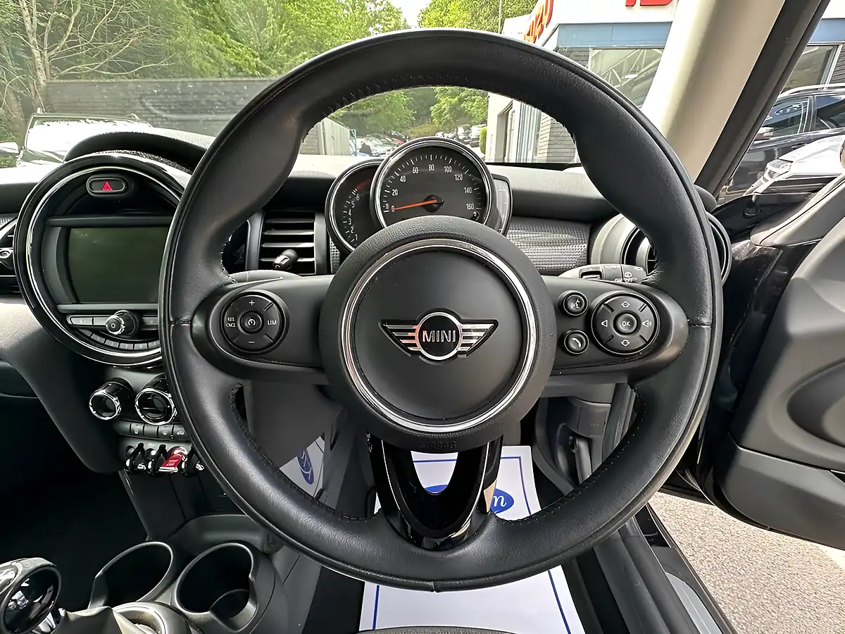 Used 2018 MINI Hatch Cooper Black - Interior and Exterior details 13
