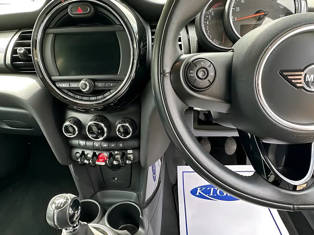 Used 2018 MINI Hatch Cooper Black - Interior and Exterior details 14