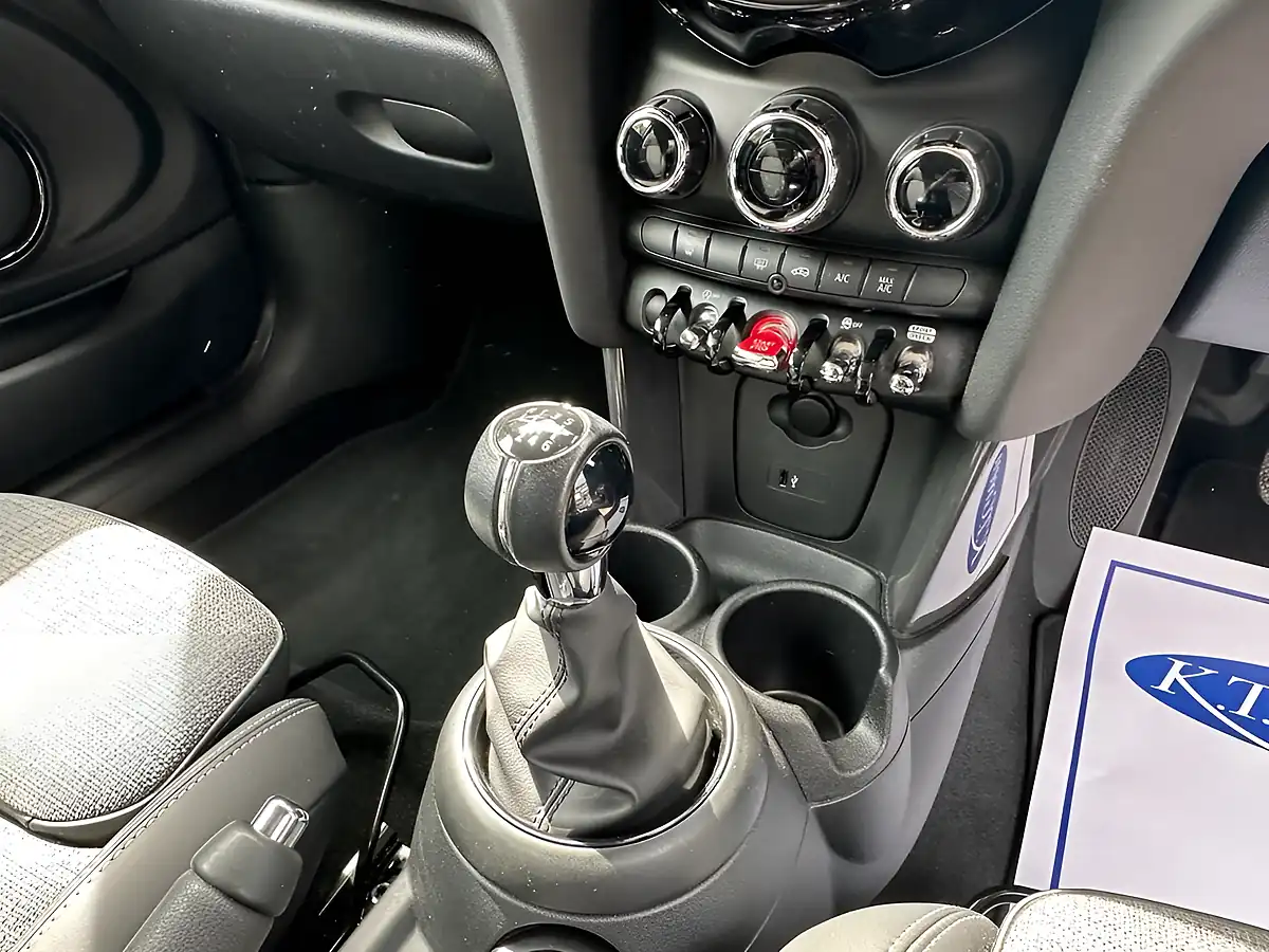 Used 2018 MINI Hatch Cooper Black - Interior and Exterior details 16