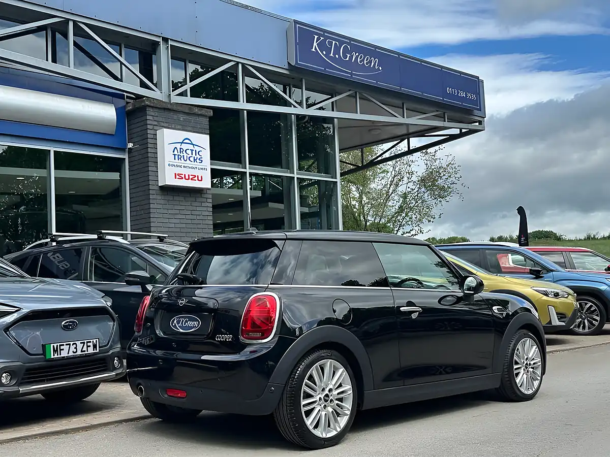 Used 2018 MINI Hatch Cooper Black - Interior and Exterior details 4