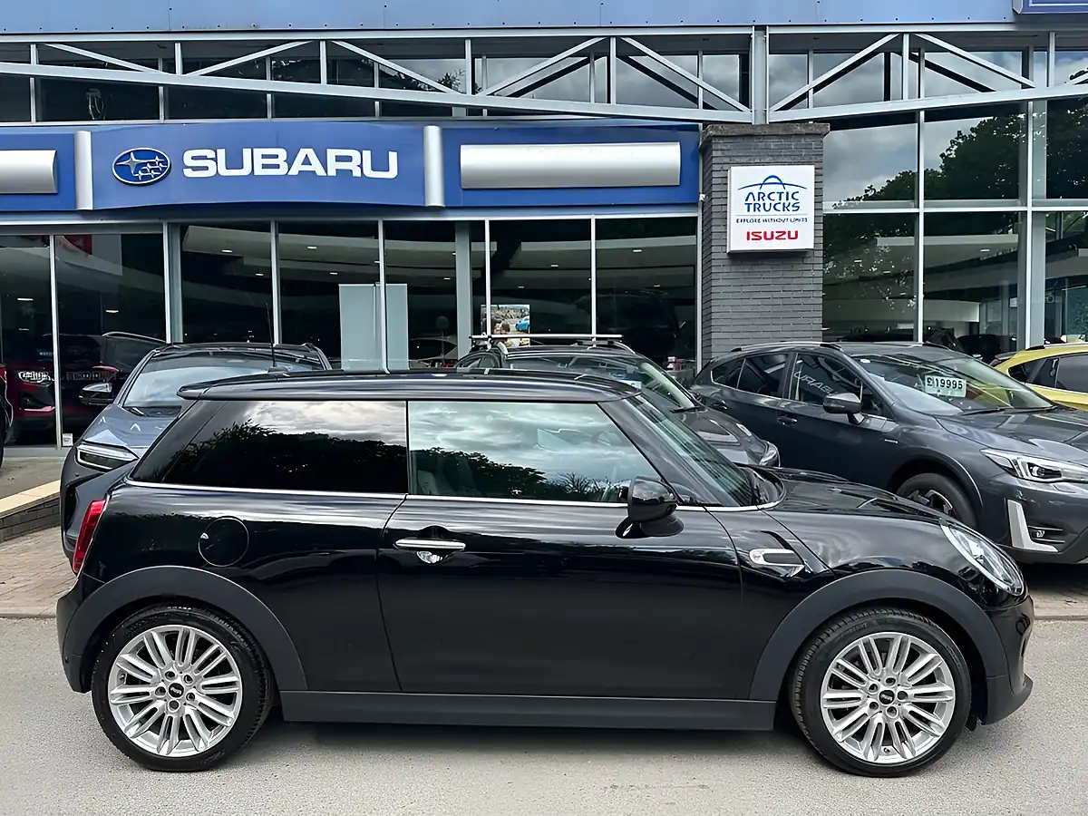 Used 2018 MINI Hatch Cooper Black - Interior and Exterior details 5