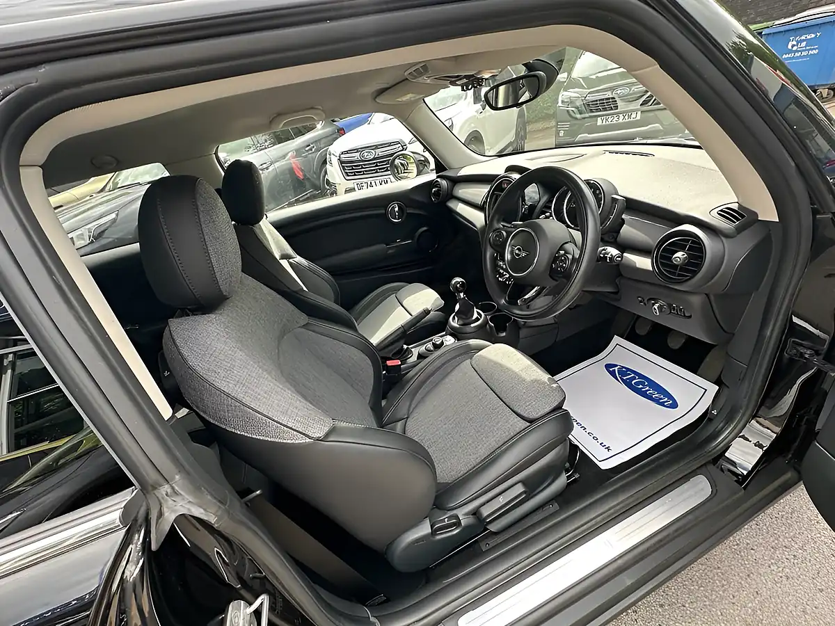 Used 2018 MINI Hatch Cooper Black - Interior and Exterior details 8