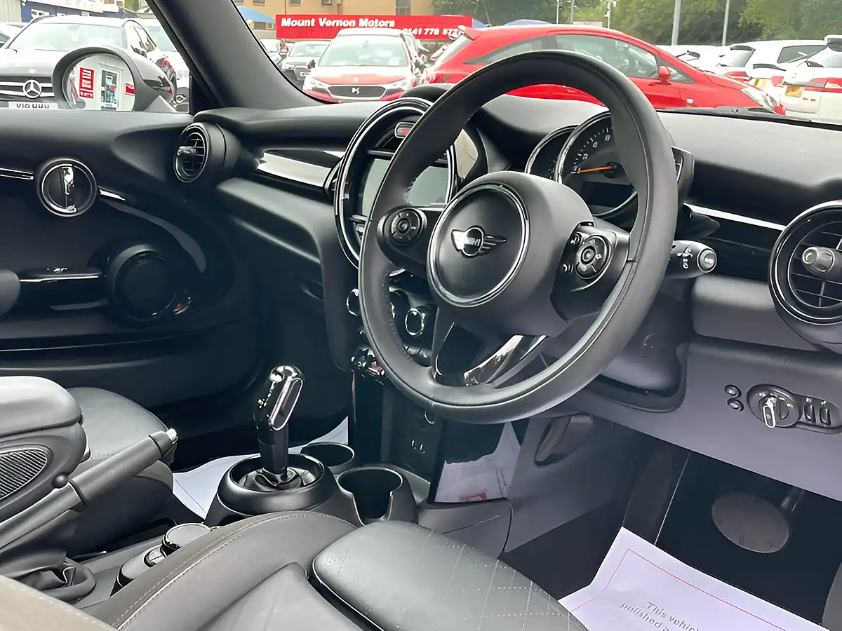 Used 2018 MINI Hatch Cooper Black - Interior and Exterior details 12