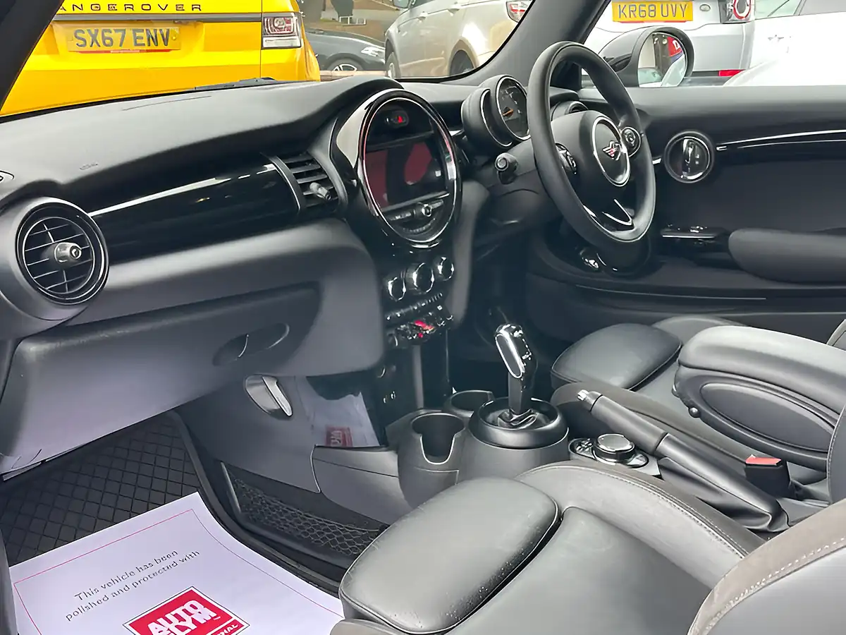 Used 2018 MINI Hatch Cooper Black - Interior and Exterior details 14