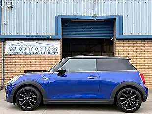 Used 2018 MINI Hatch Cooper Blue - Interior and Exterior details 5